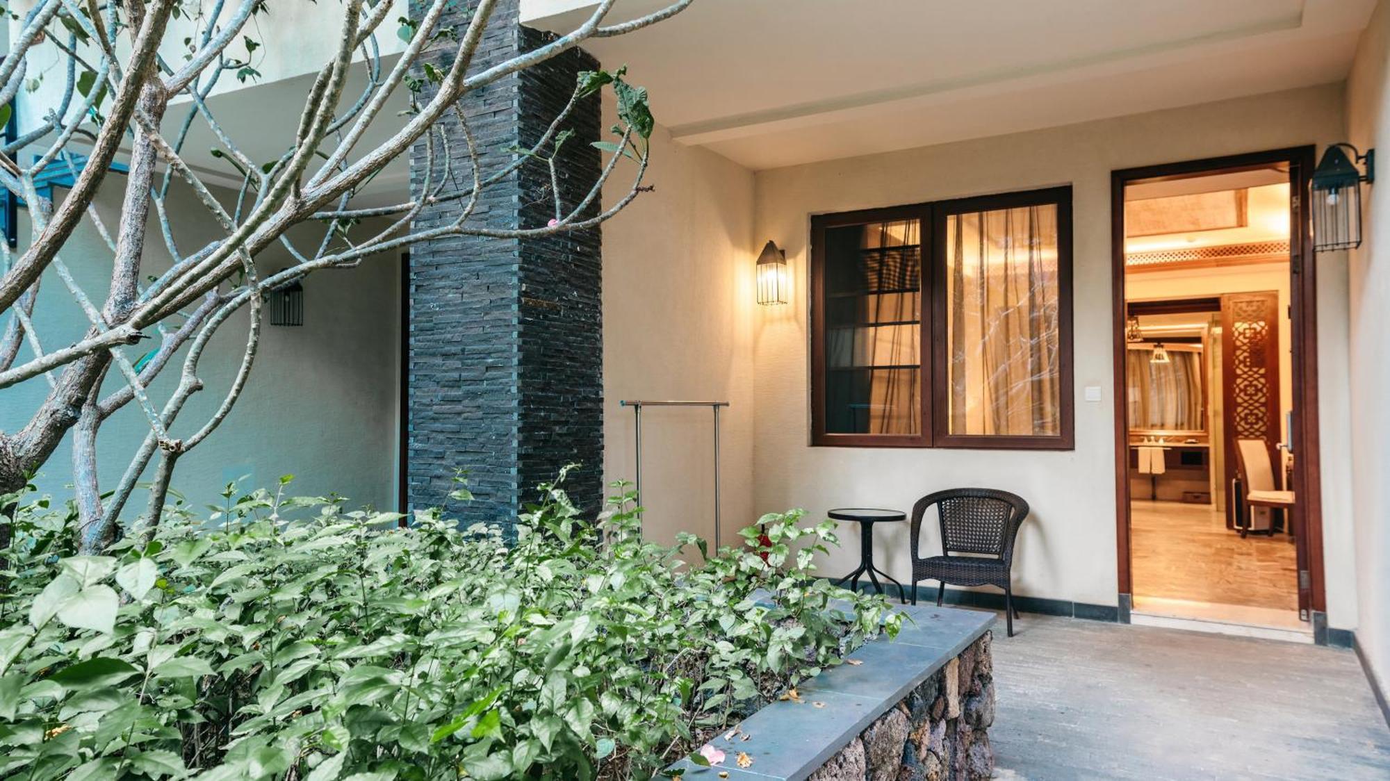 Stony Brook Villa Jianguo Resort Санья Экстерьер фото