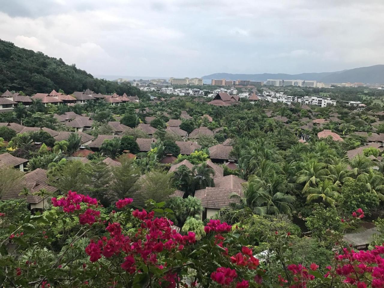 Stony Brook Villa Jianguo Resort Санья Экстерьер фото